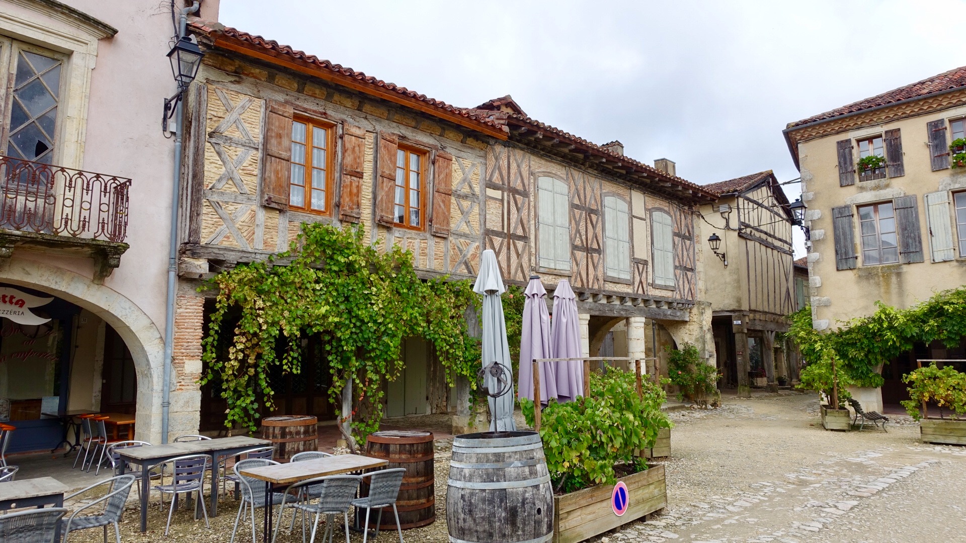 23784A60-2941-440D-987B-356952772891