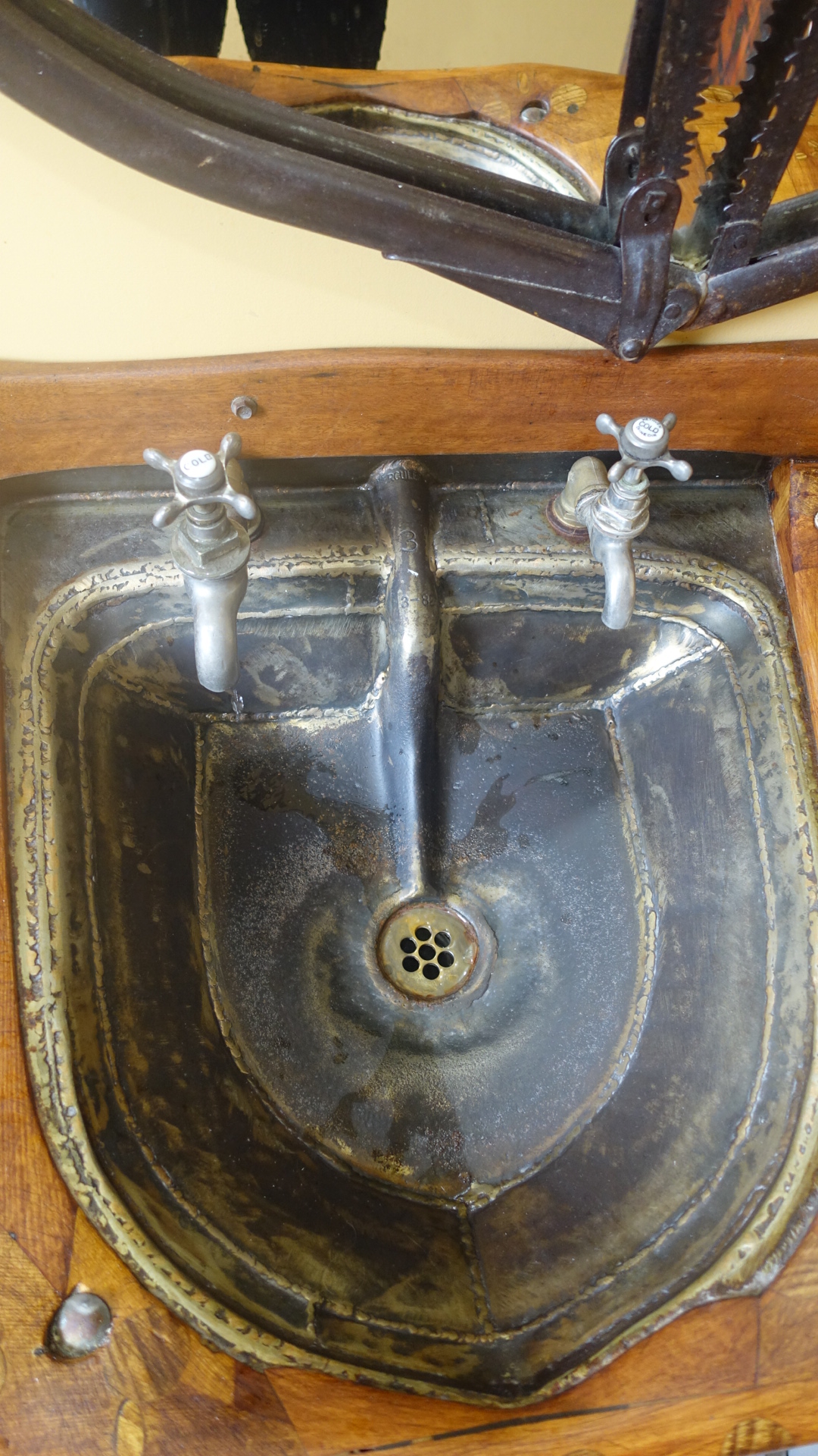 5A9C58CD-C405-4042-B9F9-D1042D081C14