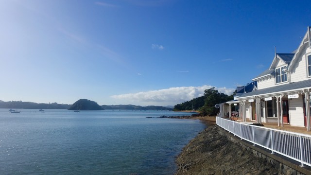 239C6DBC-9B26-400B-B7C9-CCAC83594C41