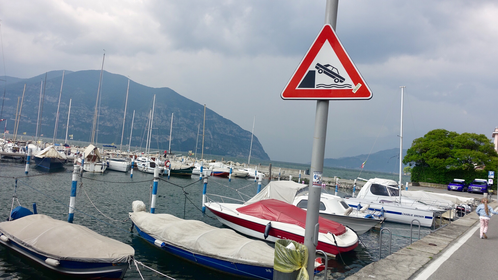 3FE41D8F-5B8E-4705-BA73-2C3591860A33