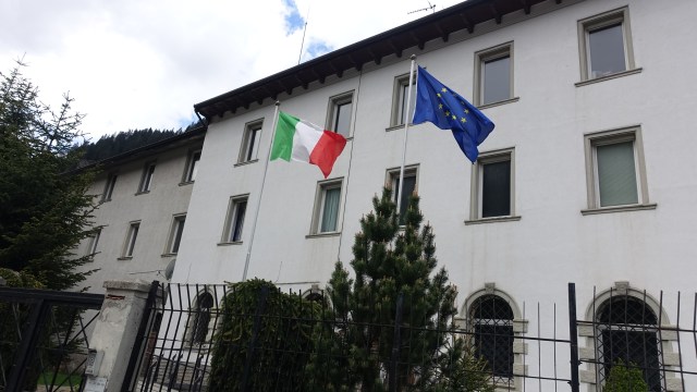 5427A84B-15CB-4F02-90AB-9F04E023B090