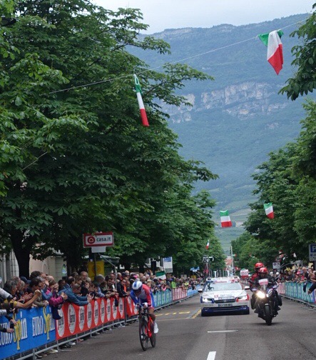 6254F9AB-61C1-46F1-930E-27E3150870B7