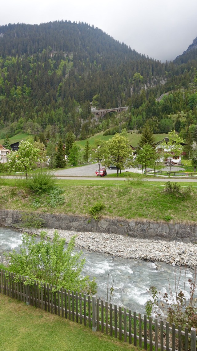 9C4EAE11-5710-4E32-B7B1-6D028BD0221D