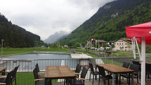 A9EB87CD-E2A2-409A-83EA-06A49A636077