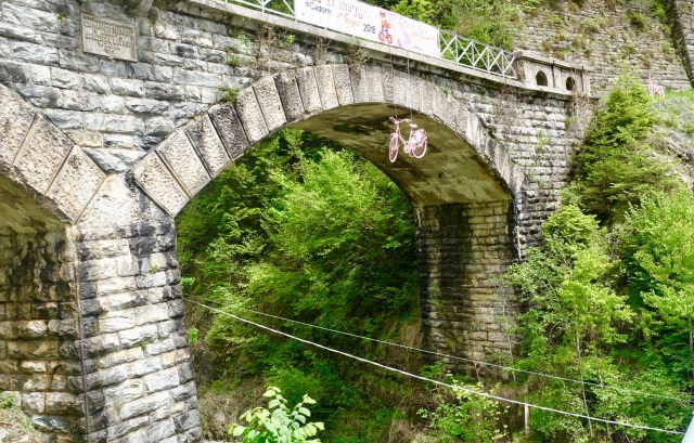 AD49E1B4-D6F0-49CA-8EFE-1B39B74B3273