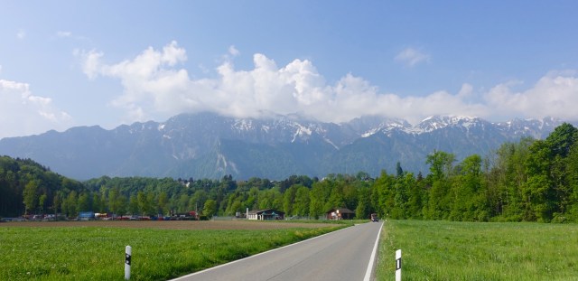 CA2DCDFC-4DE8-459E-8FD6-814B69F25B21