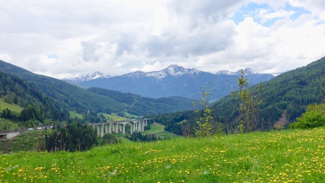 D43D8A9E-2233-4F9E-AE08-DD0BA010D4C6