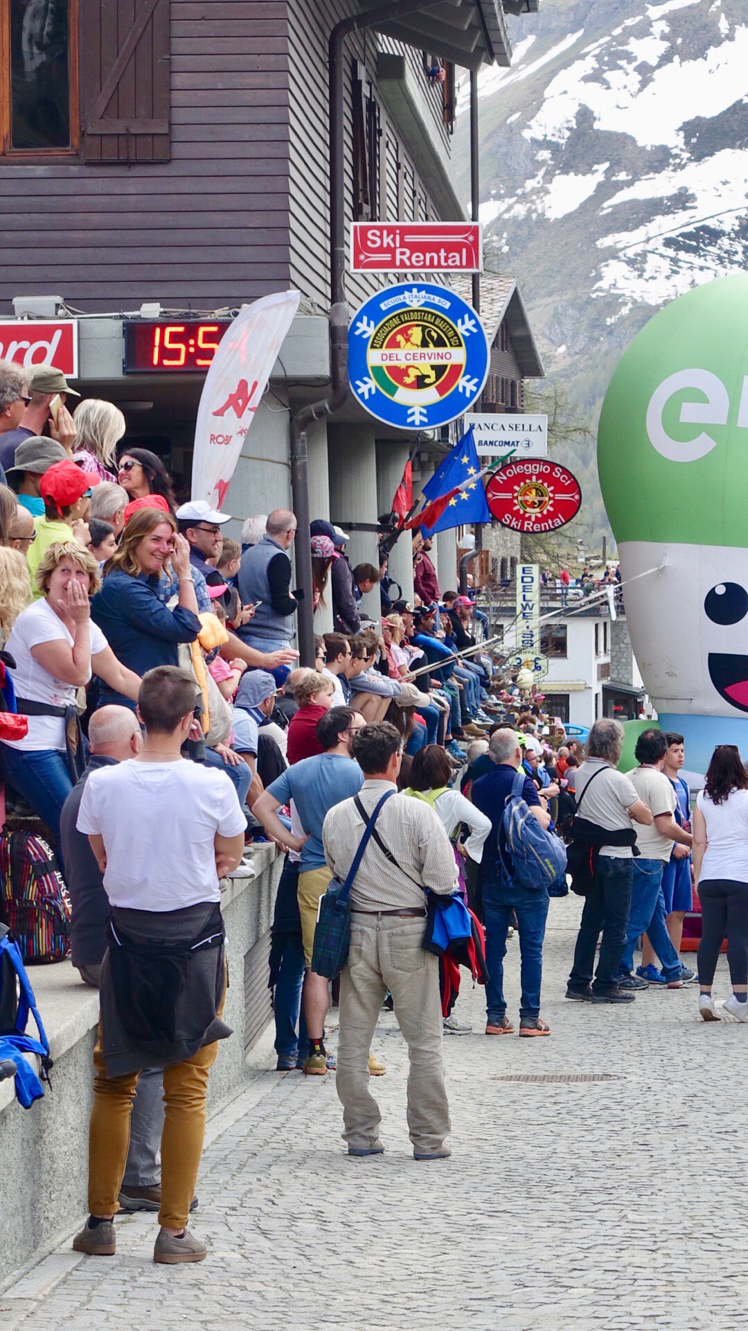 E3384654-C448-4004-ABE1-557D18B6783B