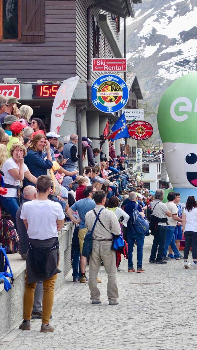 E3384654-C448-4004-ABE1-557D18B6783B