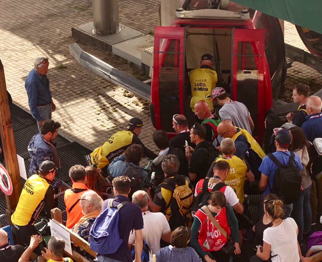 E7E05545-9113-42BD-B246-B4BAEFAEAFB3