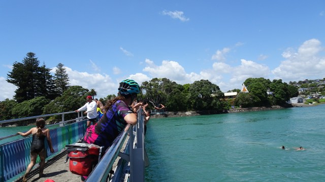 0B07F4DC-F070-41D3-AE23-8E1691652826