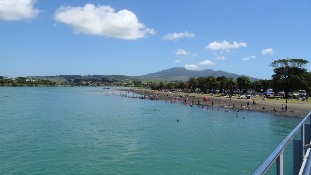 52161165-3408-4E2B-B4C0-5B50532043F7