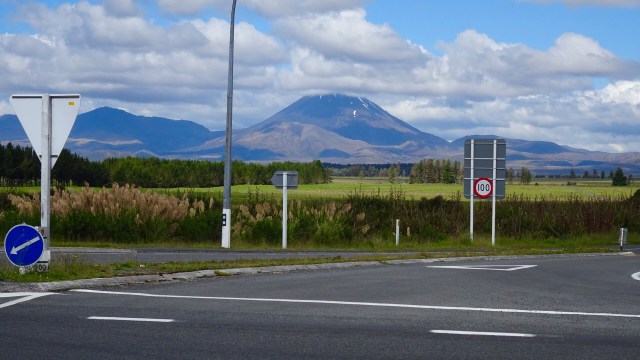 7BC56B04-1F32-4DE8-BF3F-B3E1FC7B8B5C