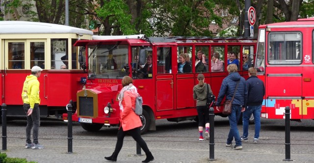 66B9DEBC-B485-4B70-9E87-88657E5982C5