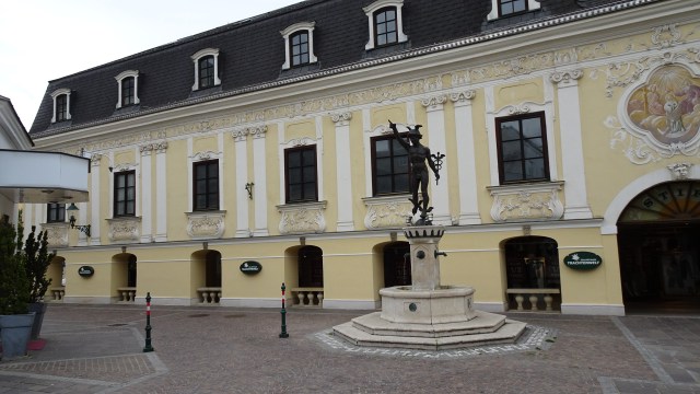 EFC8CA8B-1F5F-4C49-BED8-771072ADDEF1