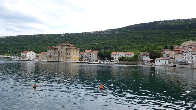 01D0AA12-7AE5-4652-9777-53FBA2E4EE7A