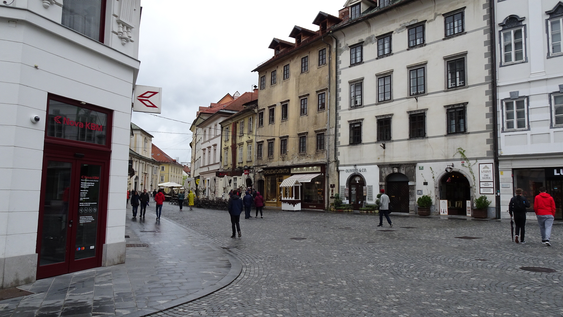 0604D9DC-4847-4C47-A586-94064878326B