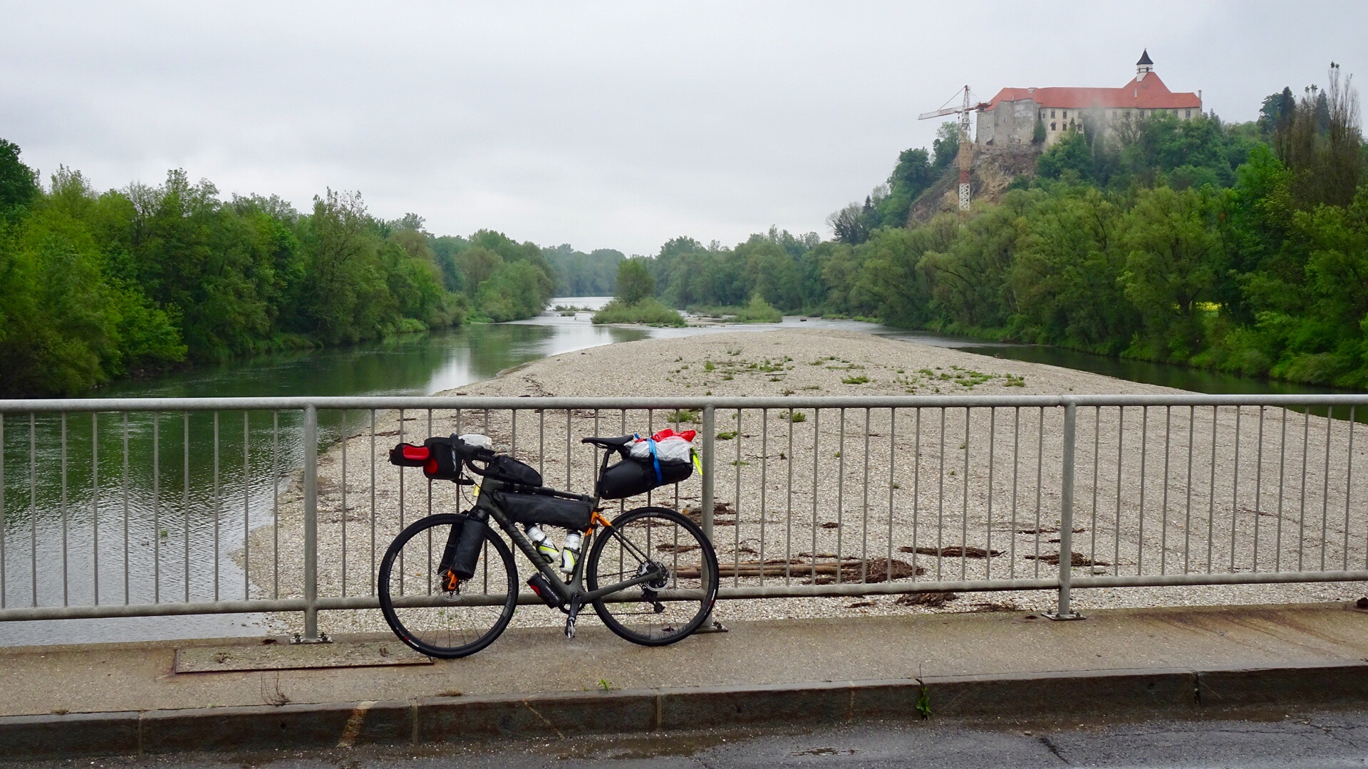 093873BE-D8FC-40C2-AB47-0C38507EF28A