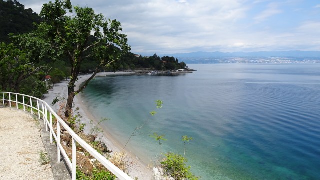 0D5CE119-9669-40FB-BA9C-D7AA4CA5DC30