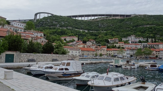 13ABB751-823D-4B3B-A2D5-451EE2D27B4E