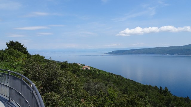 2CEE252F-A3B2-4835-AEE2-CAFE6BFFA2C2