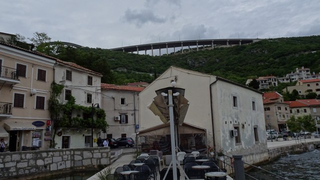 3C4D7740-01A1-4BA8-B953-D52A7BF6653C