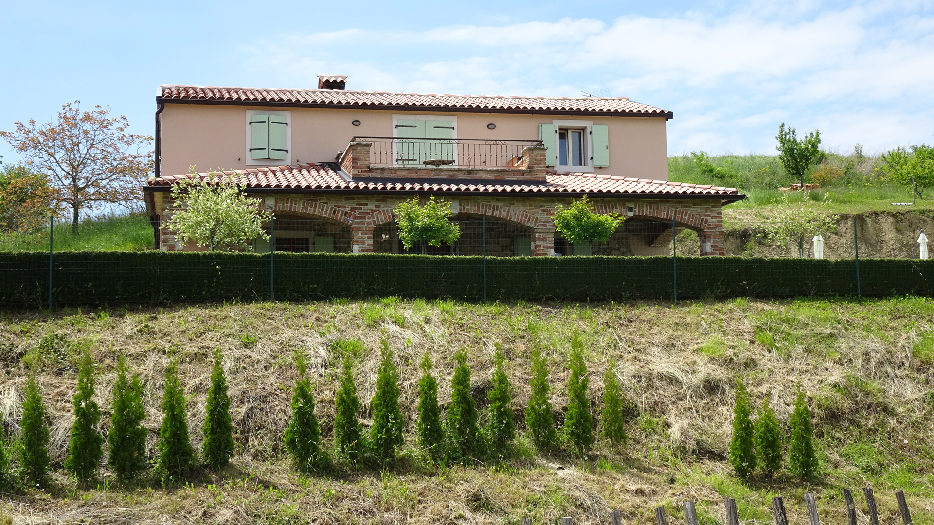 4CA2B4A6-936D-493D-80D0-1F3C77F8DF24