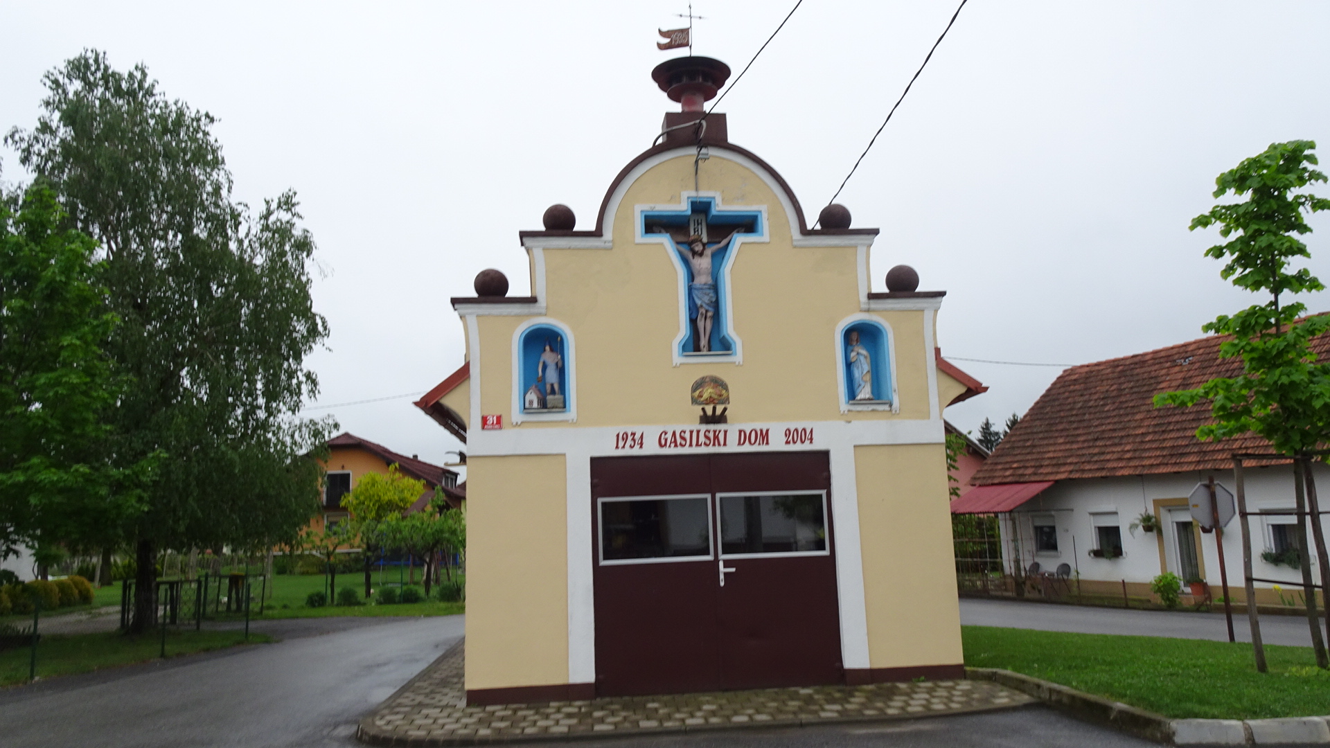 4D320975-C45D-4285-AAA9-D674CB938477