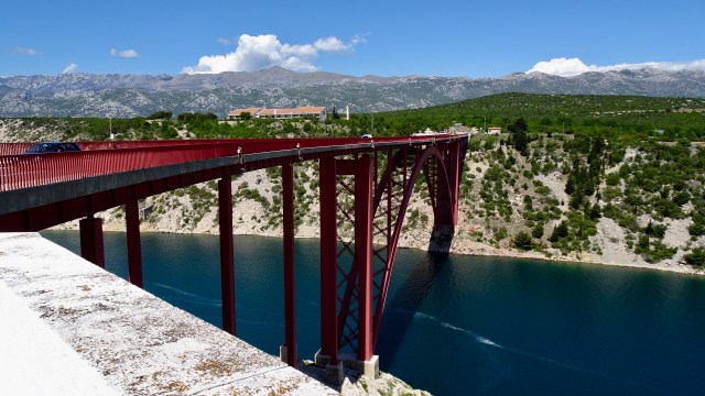 7B604DED-8A19-4E88-9069-245C6251DAA1