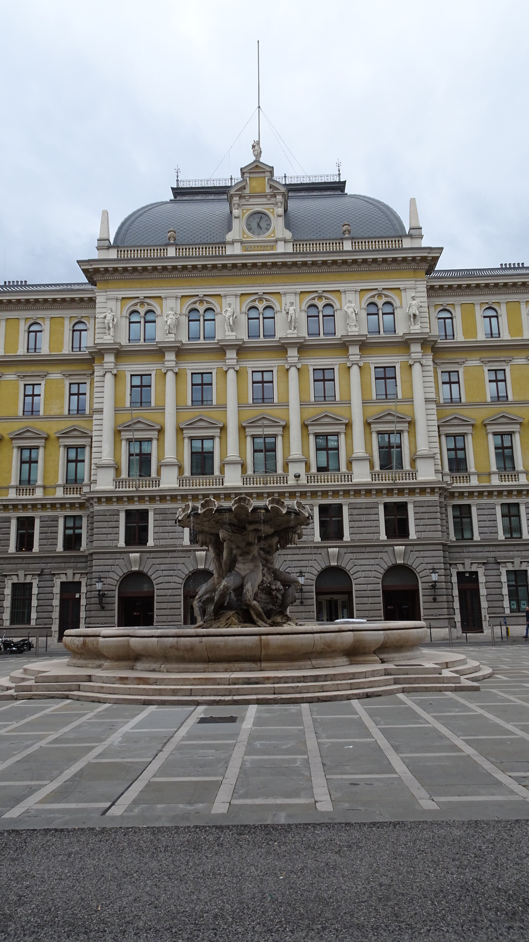 8B7894C8-ED07-4CBE-B13A-350A7C41A5EC