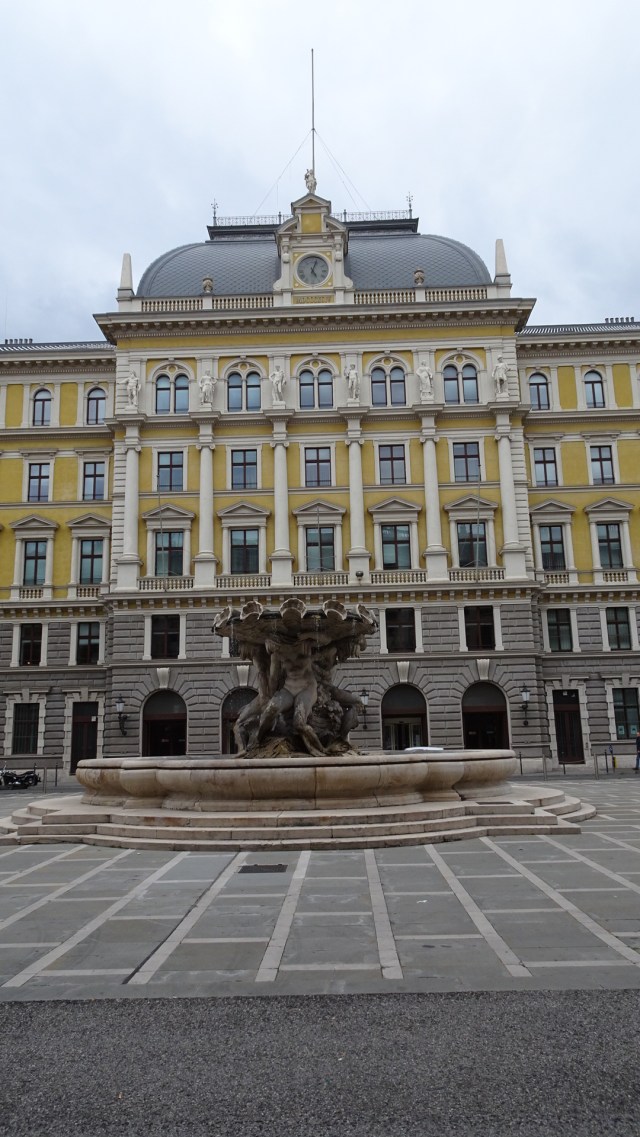 8B7894C8-ED07-4CBE-B13A-350A7C41A5EC