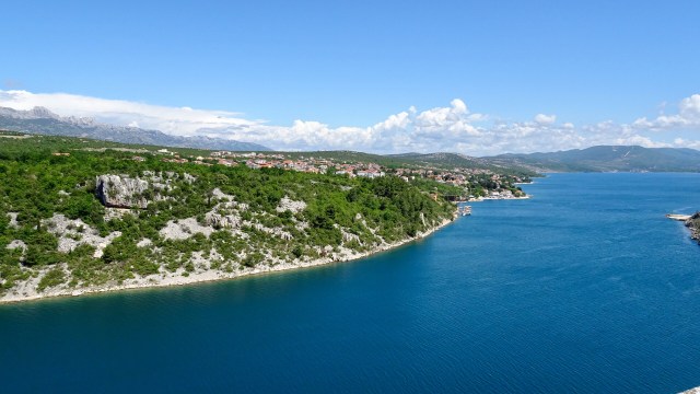 C1016717-E5A1-4E67-BEE0-F0F1D9610CB1