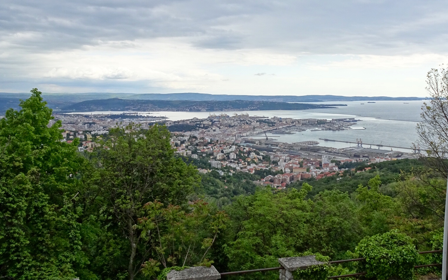 C571E8EB-C507-4953-B9C1-550C596F3B55