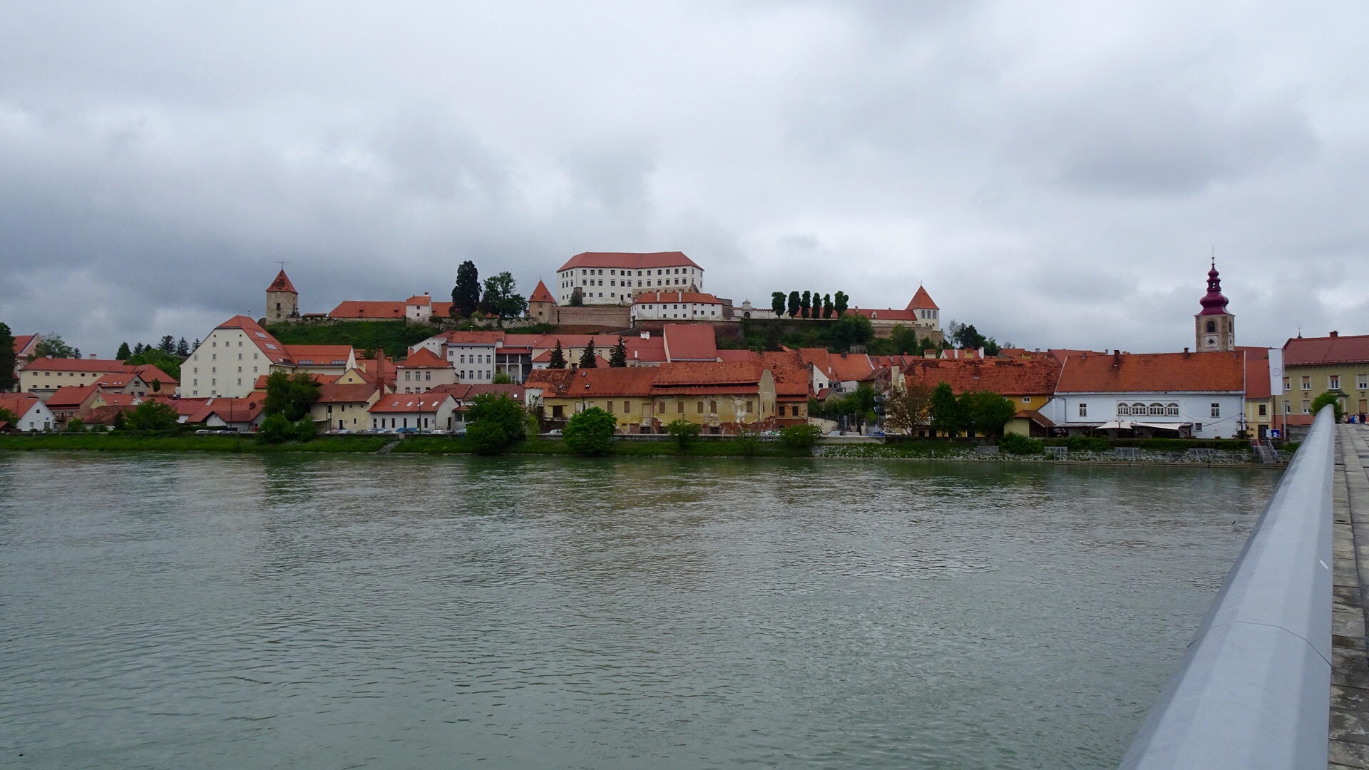 D823F91D-54AC-4568-B448-C1AE42FB363B