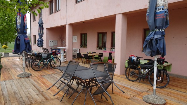 E812FDF6-84FE-4BA6-8BF9-232CDA7DE247