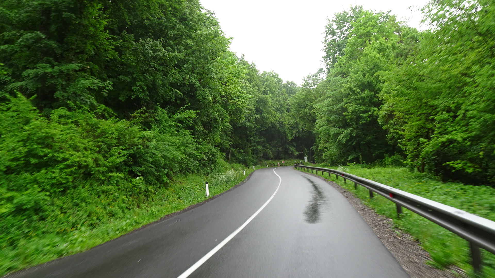 EF24A9B7-5602-4CC1-B0EE-D944E0BDB6E9