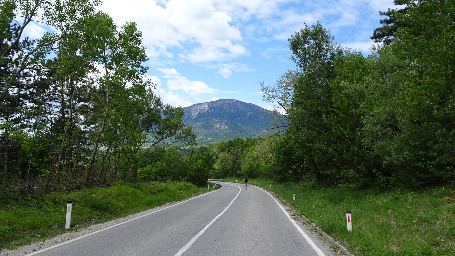 F048BC00-123A-45E1-9CD4-B325C66521EE