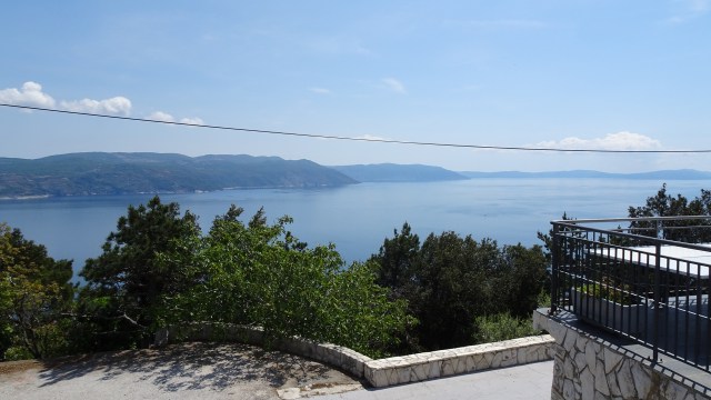 FE827CB9-0B94-4C36-A024-B16E0438BAD0