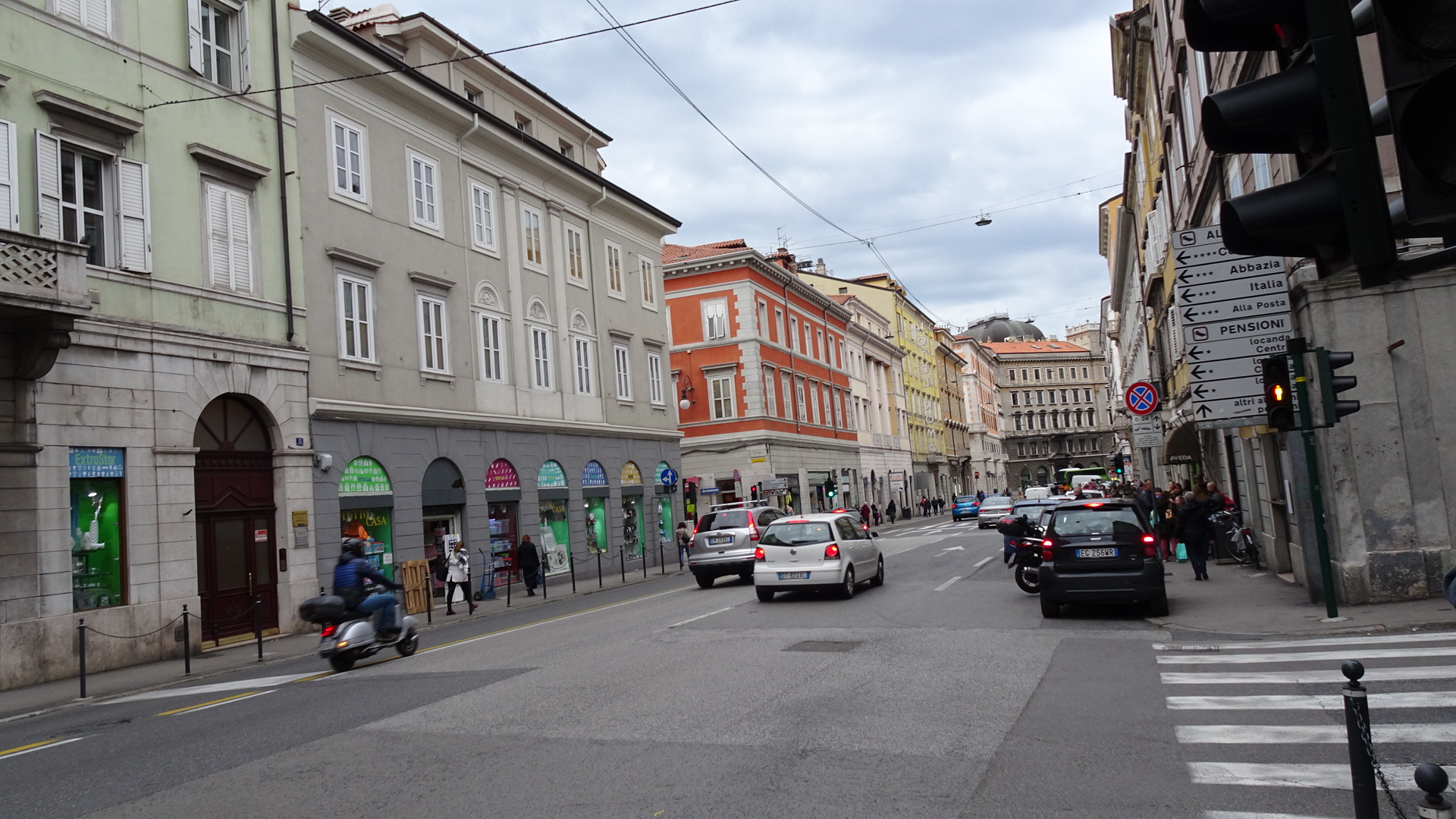 FFE4D3E7-F976-4528-BB62-E43259CA87BC