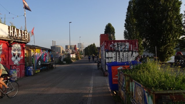 1F5DD00C-3C3A-4339-9999-32904AA46E7D