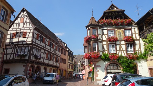 5F00AF2A-2152-4CDB-81D7-9C241E653192