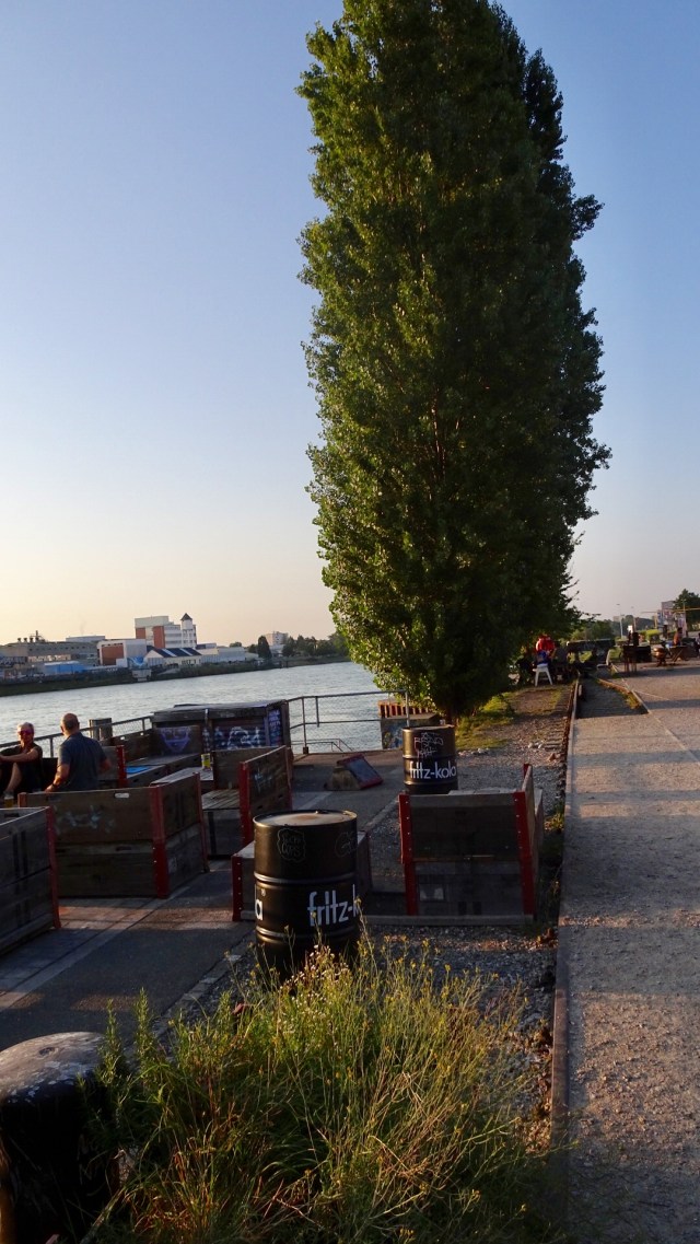 69F8DDD4-10E4-4A37-87B1-A8864D900F14