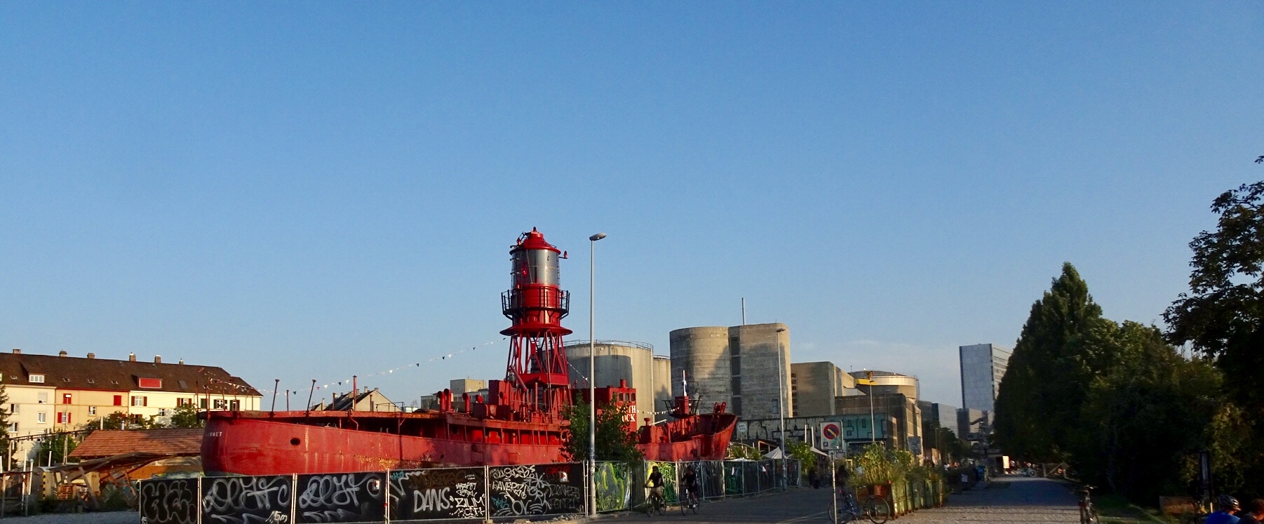 76F2B1FE-CCBB-4EDE-9851-BD3F417EA92B