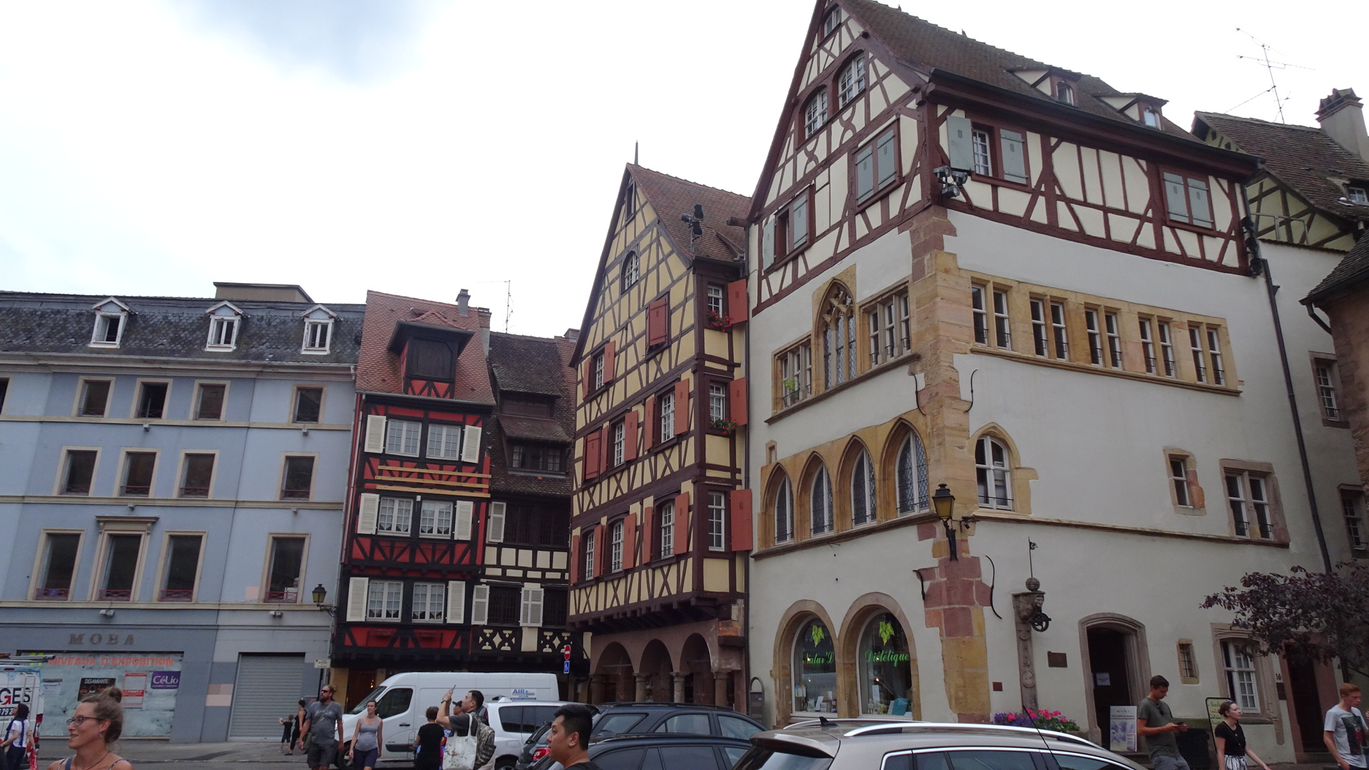 77AE56B9-A4F7-4EE3-B776-083AF3A7273D