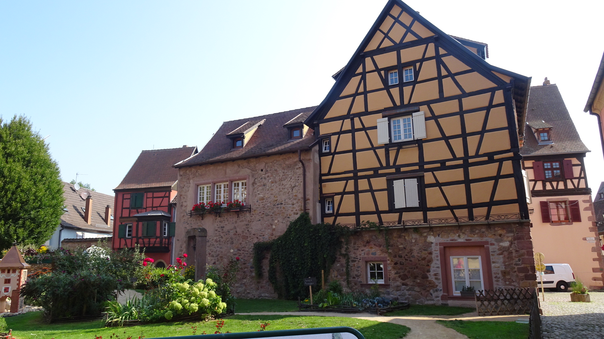 7D97DAA2-333E-4CD1-828D-7A8A85D75F6F