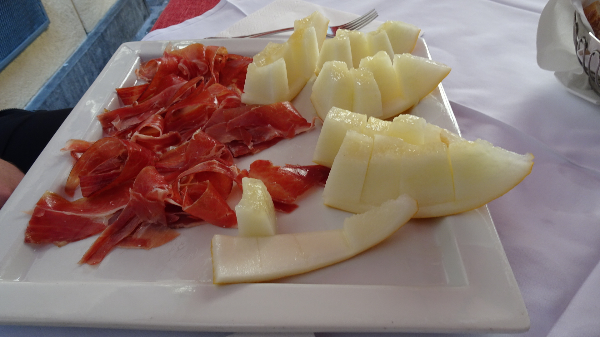 8944BB3F-03C6-4E5B-A5DB-D167A57B011E