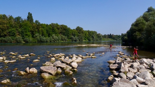 D3EA3341-A15C-47B2-BFBE-20D7767752D9